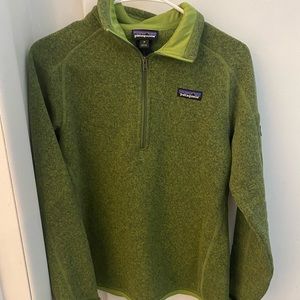 Size medium green Patagonia quarter zip. Only worn a couple of times.